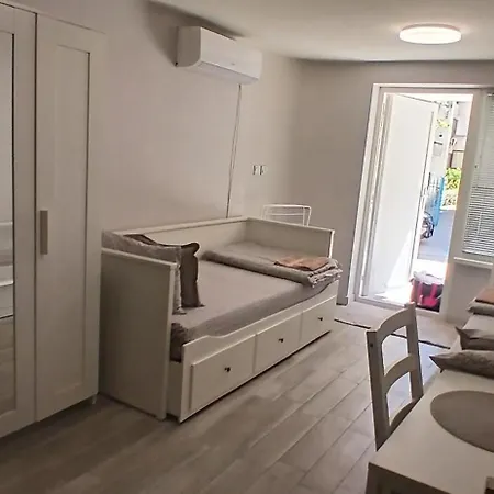 студио за двама в центъра на град *